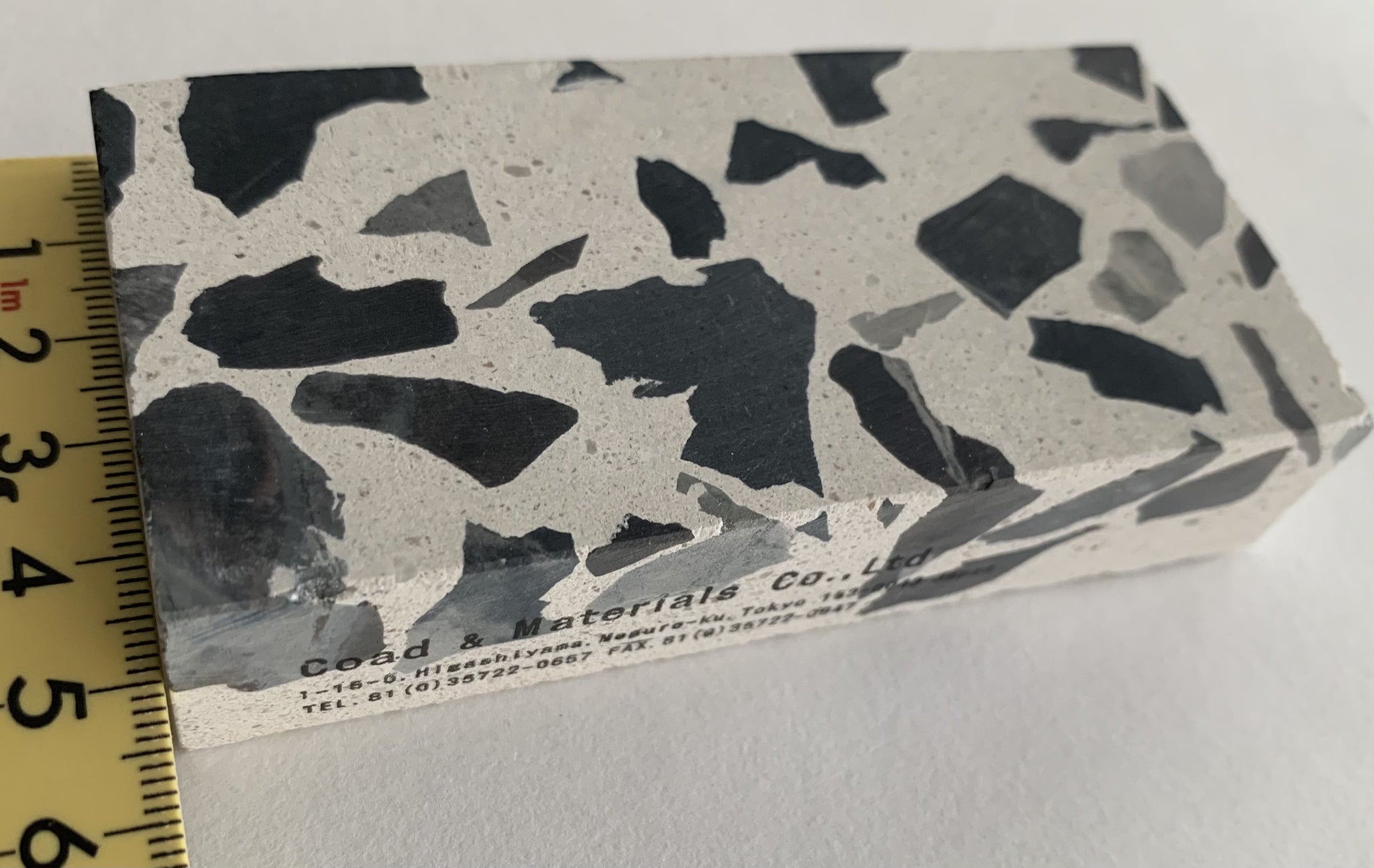 サドラー　コンクリートテラゾータイル　1ｍx1ｍ　アラバスターラージブラックチップL　H-010T251000